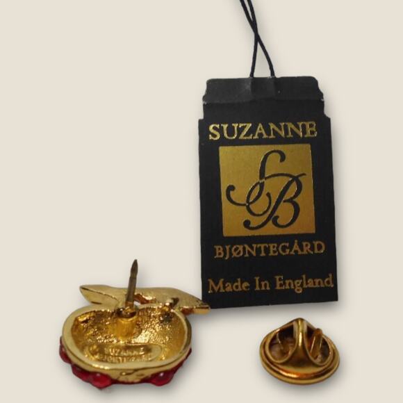 Vintage Suzanne Bjontegard Pave Crystal Apple Pin Brooch New w/Tags - Picture 5 of 5